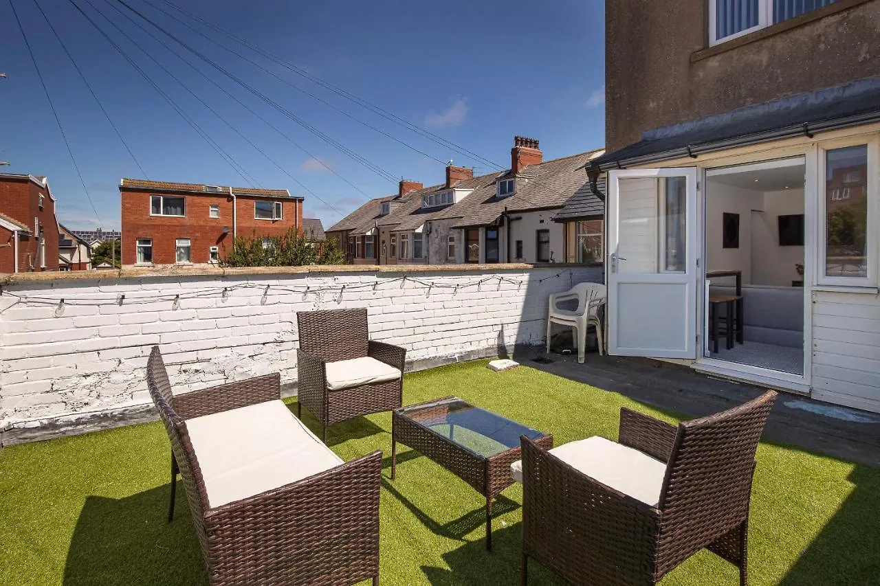 02 Holmfield Apartment Blackpool