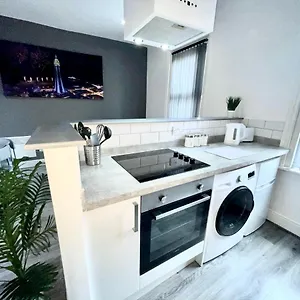  Apartment Reads Luxury Jacuzzi