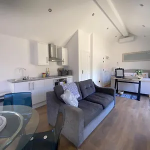 Little - Beautiful Modern Open Plan Holiday home Southampton